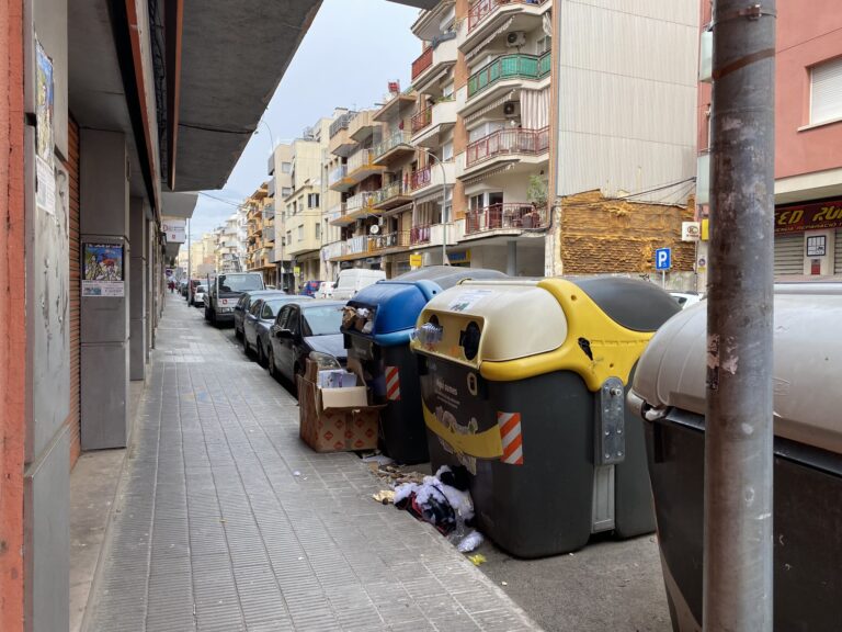 La Xarxa Vendrellenca esta preocupada per la manca de desplegament del nou servei de recollida de residus.