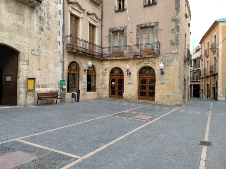 Barra lliure al botellot al Vendrell: col·lapse del sistema sancionador