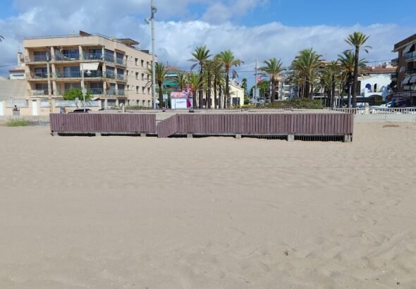 Equipament de la plaça de les palmeres