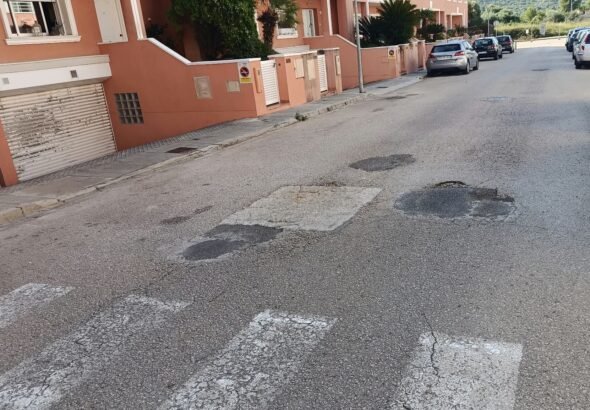Situacion del asfalto del carrer Garraf  (12)